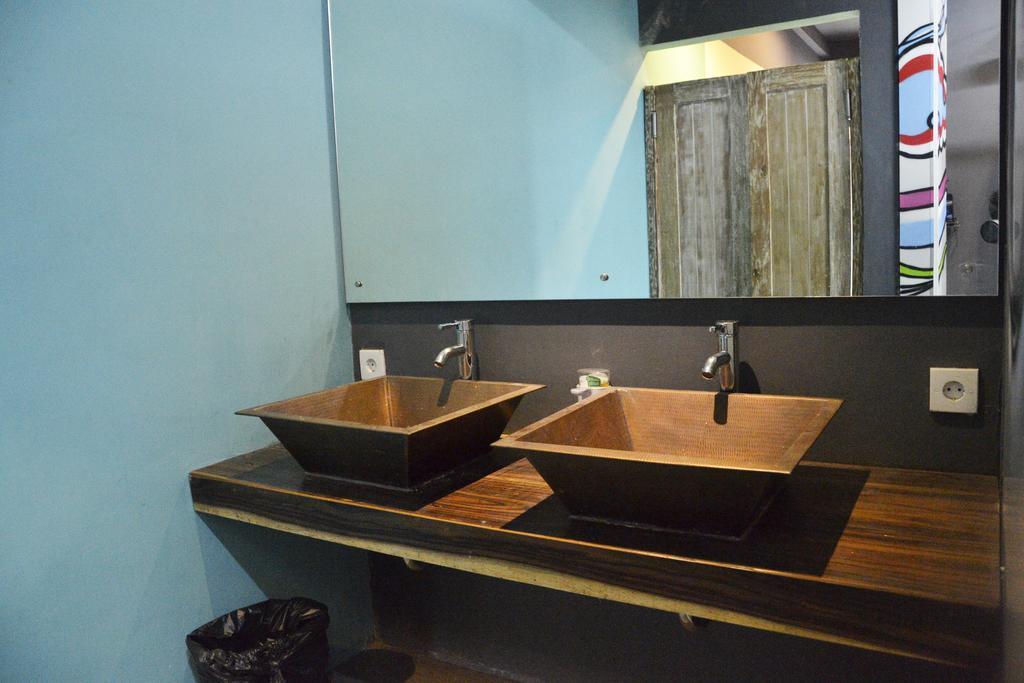 Nau Here Hostel Кута Стая снимка