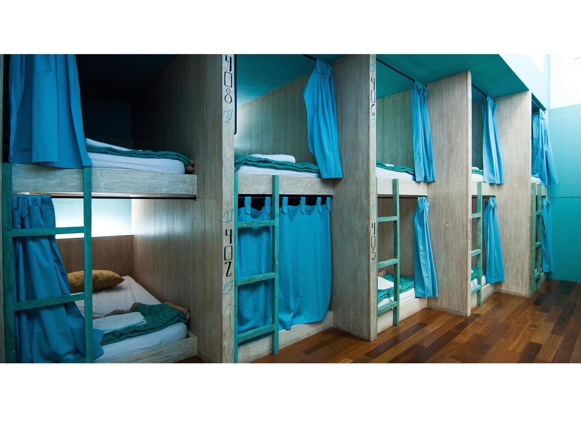 Nau Here Hostel Кута Екстериор снимка