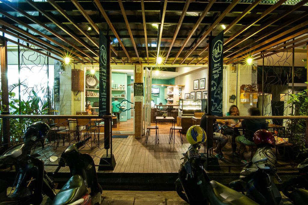 Nau Here Hostel Кута Екстериор снимка
