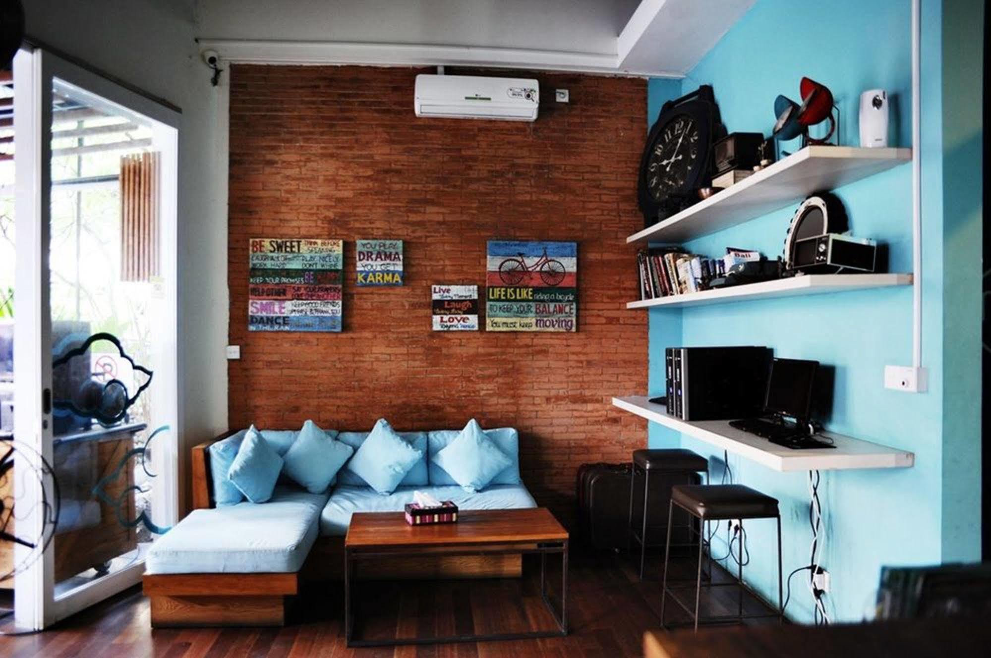 Nau Here Hostel Кута Екстериор снимка