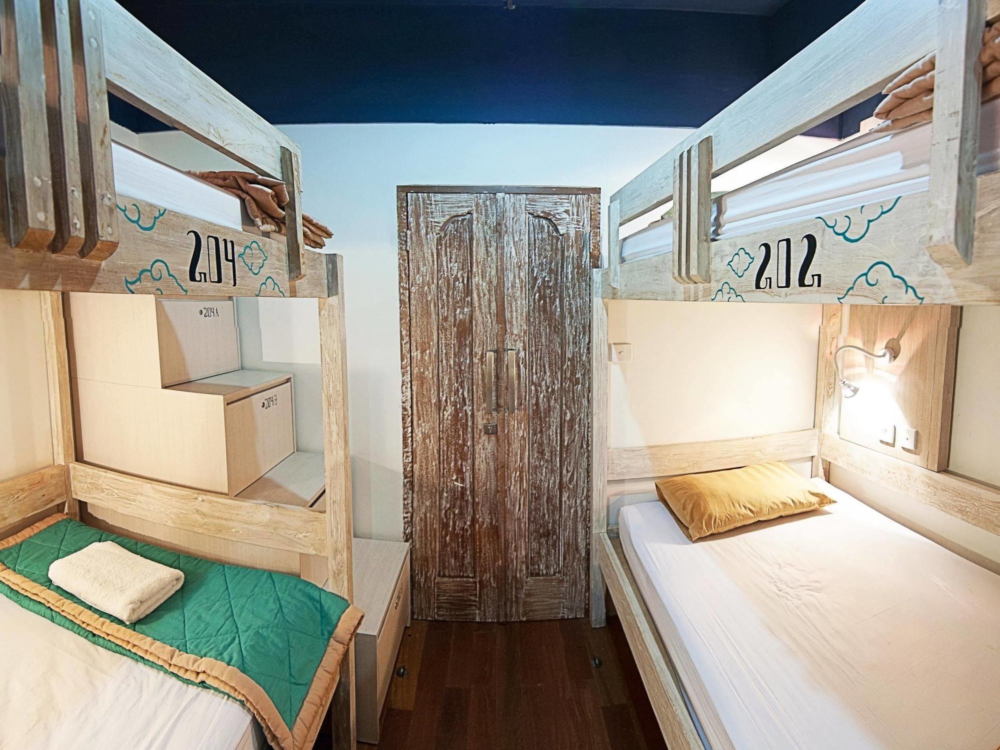 Nau Here Hostel Кута Екстериор снимка