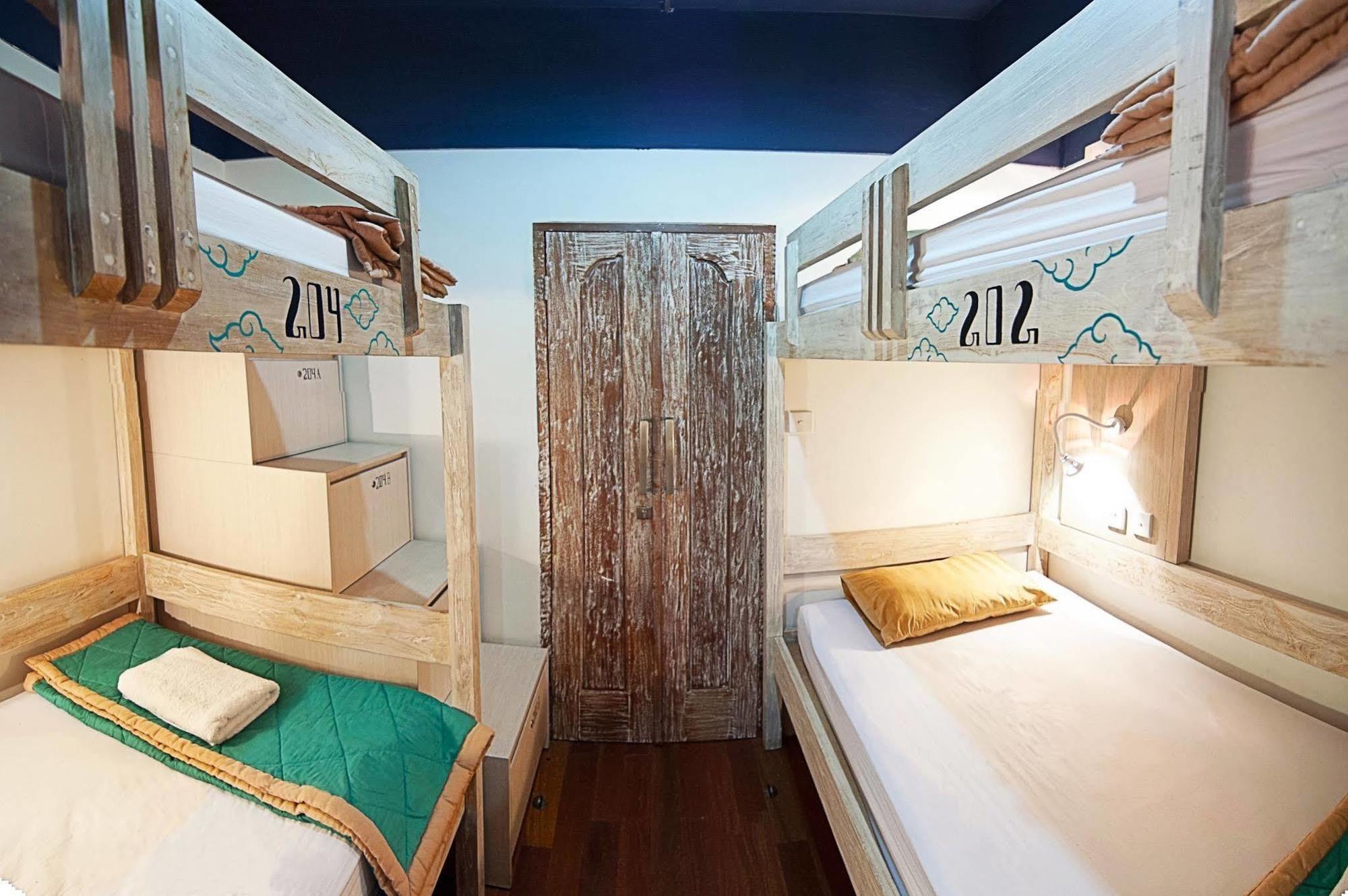 Nau Here Hostel Кута Екстериор снимка