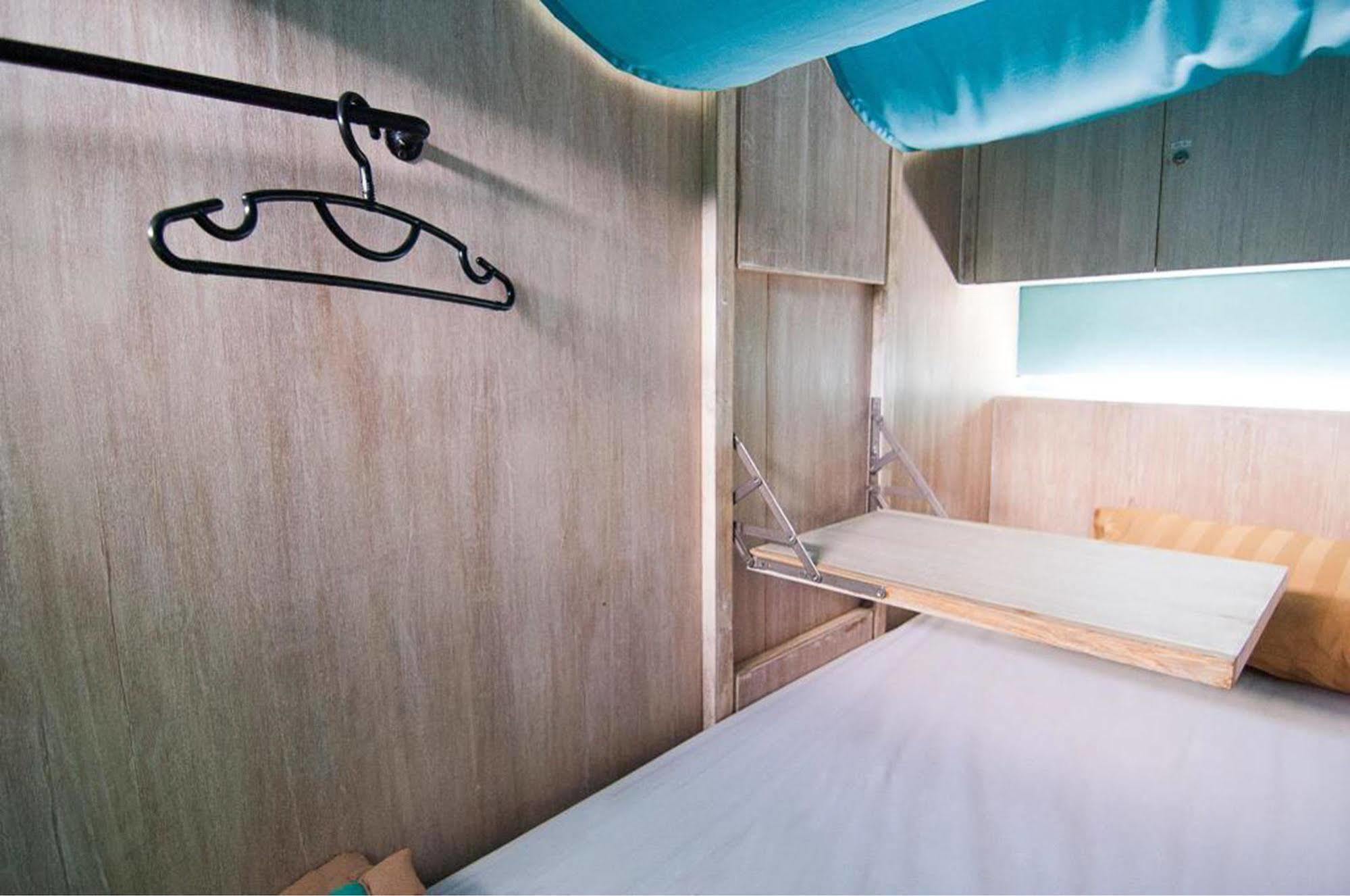 Nau Here Hostel Кута Екстериор снимка