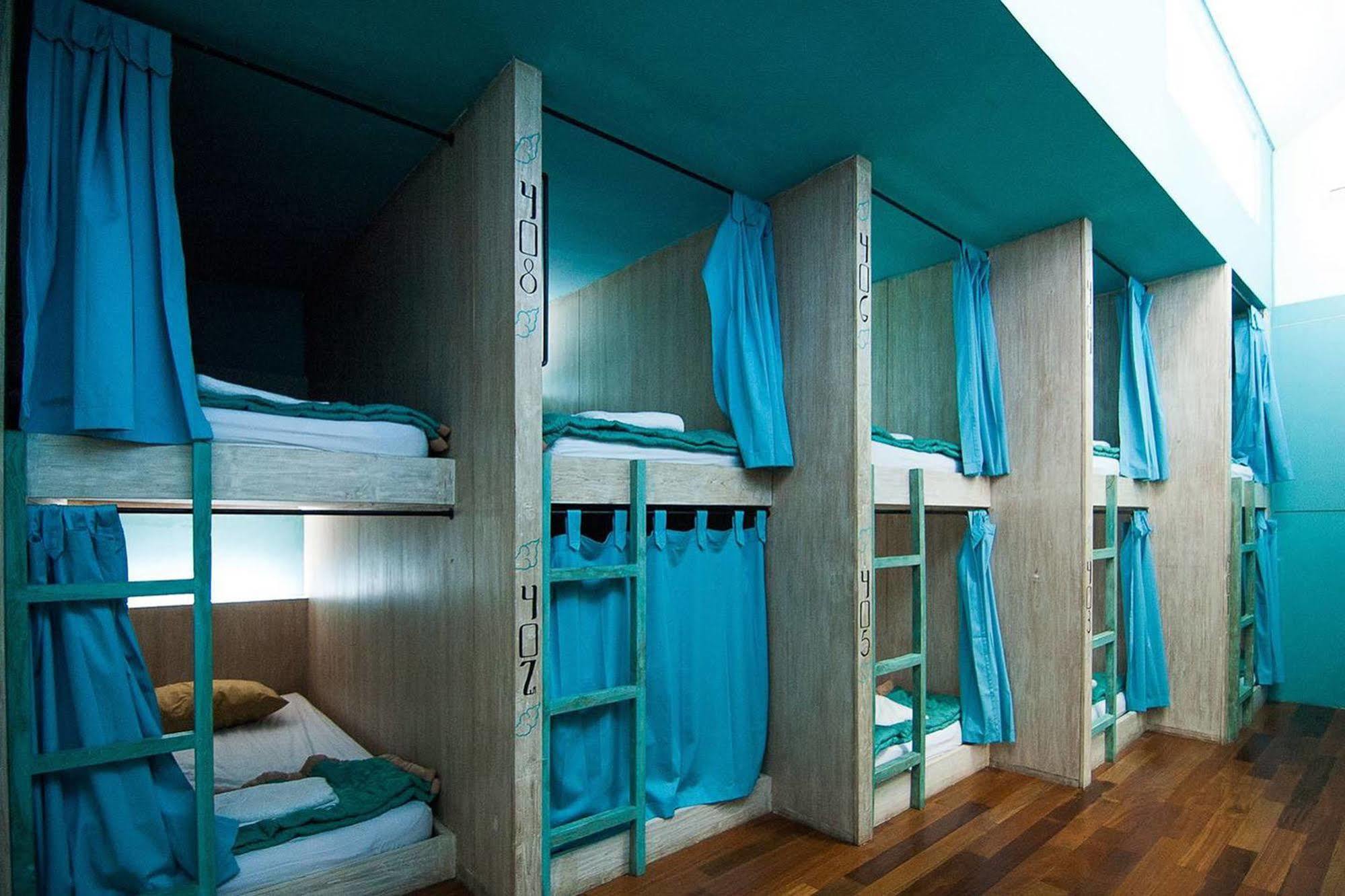 Nau Here Hostel Кута Екстериор снимка