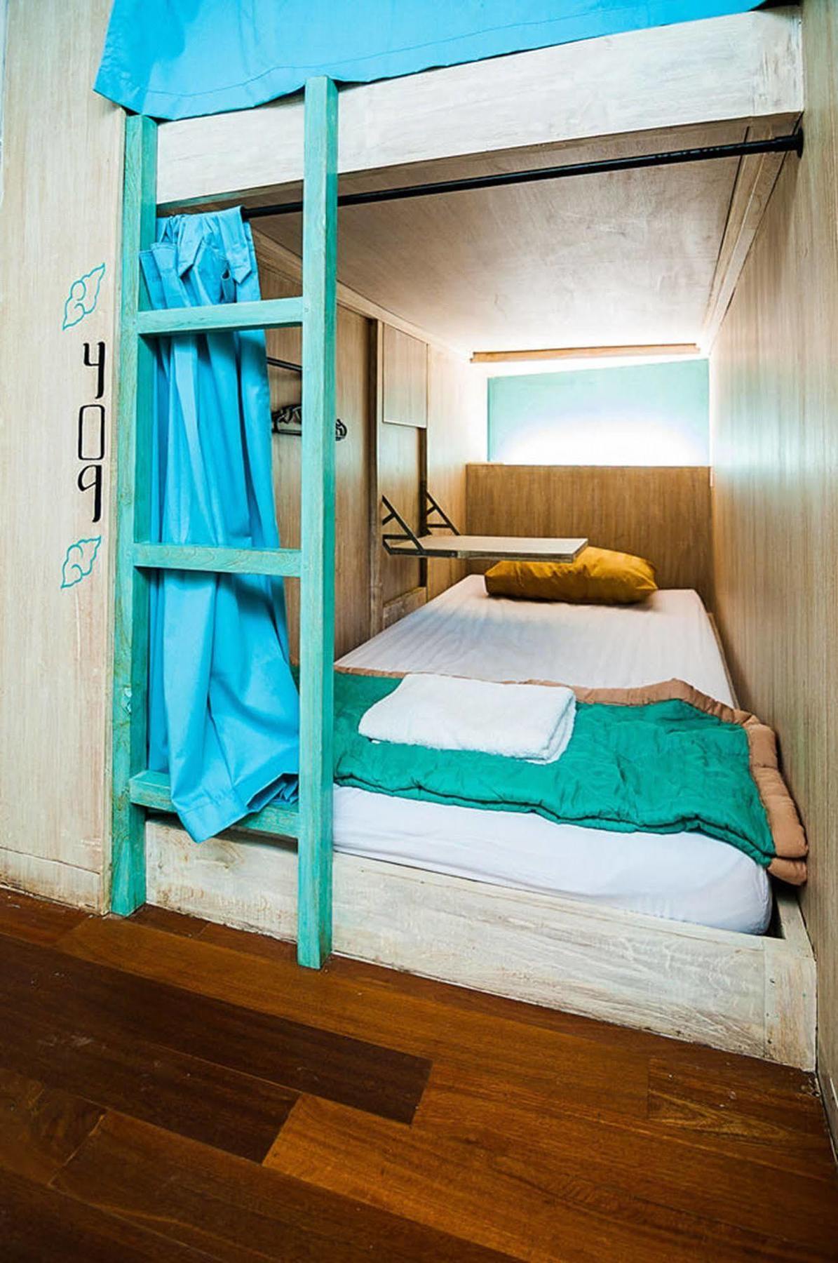 Nau Here Hostel Кута Екстериор снимка