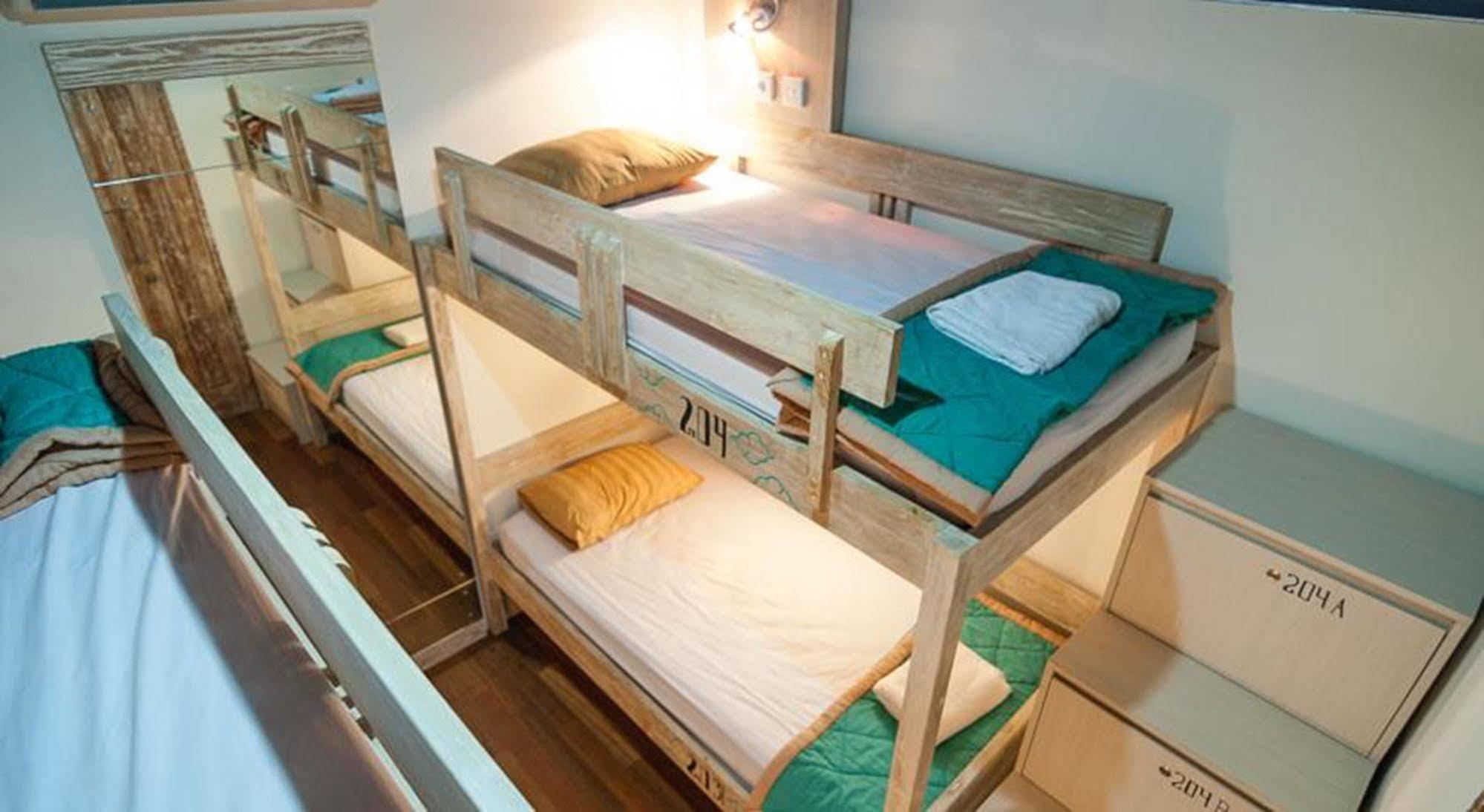 Nau Here Hostel Кута Екстериор снимка